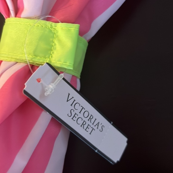 NWT VS Umbrella - Picture 2 of 4